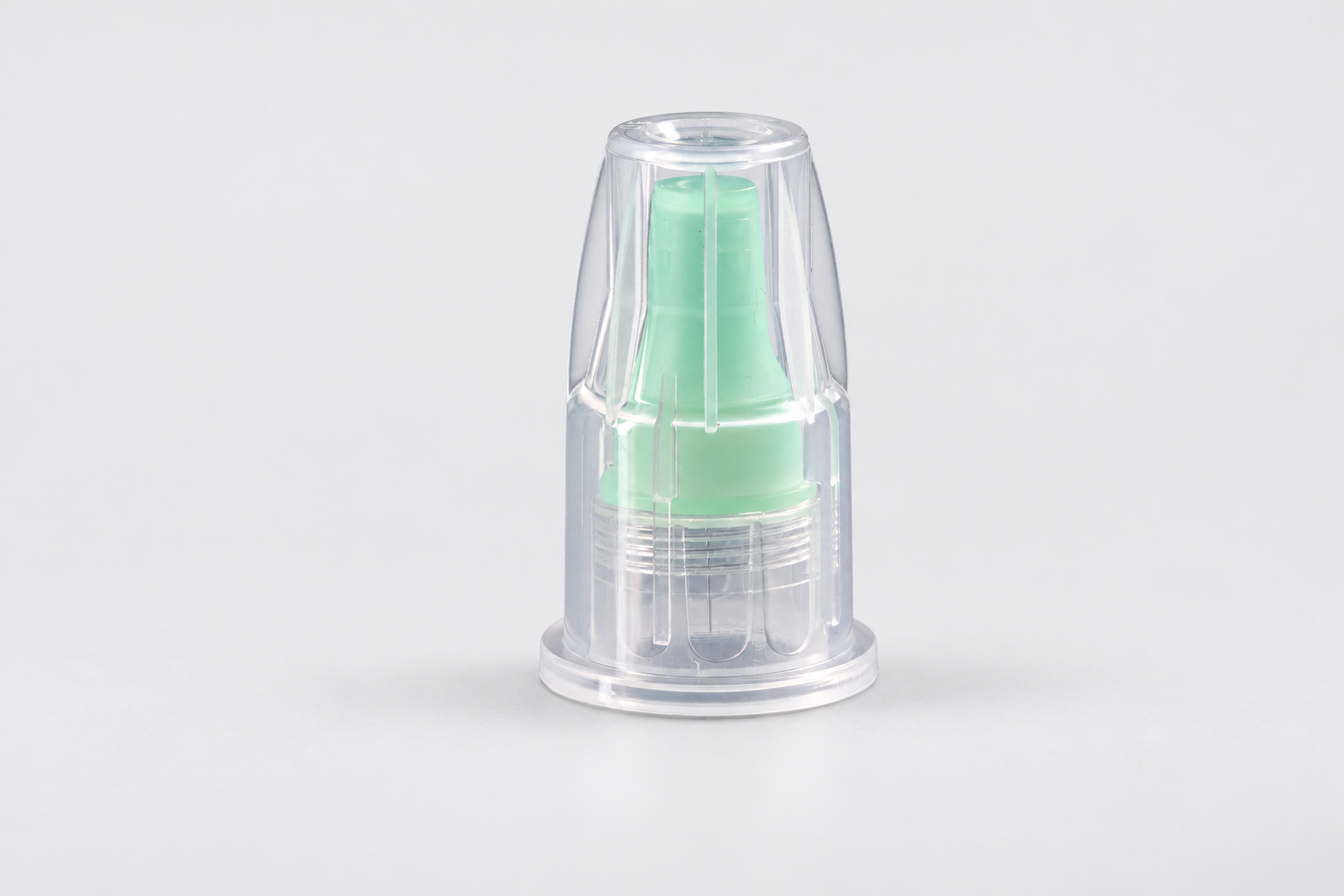 LINKFAR insulinepennaald in een transparante buitenste beschermdop met mintgroene binnendop